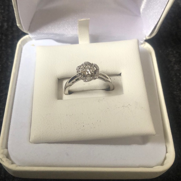 Ring - Picture 2 of 4